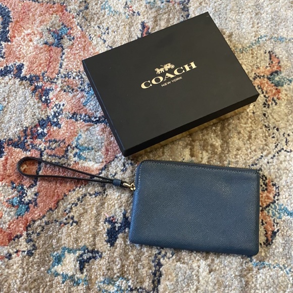 Coach wristlet - Picture 2 of 6